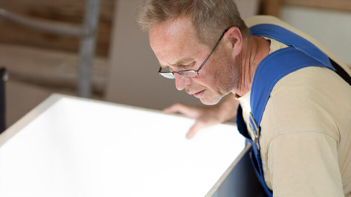Handwerker in der Werkstatt