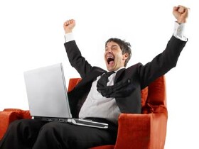 Freier Dienstnehmer freut sich &uuml;ber seinen Gewinn.