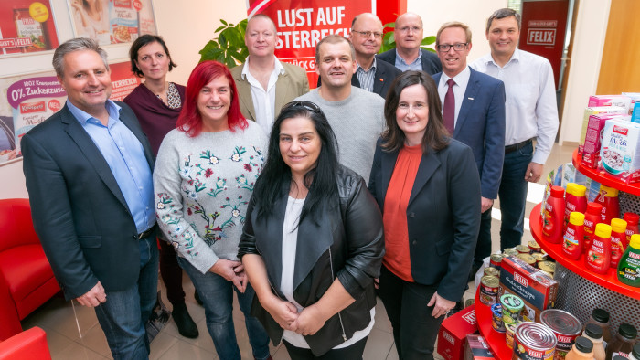 Geschäftsführer Peter Buchauer, AK-Vizepräsidentin Bianca Graf, die Betriebsräte Ernst Mittermayer und Josef Wograndl sowie WK-Spartengeschäftsführer Ewald Hombauer mit den Jubilaren. © Roman Felder, AK Burgenland Geschäftsführer Peter Buchauer, AK-Vizepräsidentin Bianca Graf, die Betriebsräte Ernst Mittermayer und Josef Wograndl sowie WK-Spartengeschäftsführer Ewald Hombauer mit den Jubilaren. © Roman Felder, AK Burgenland