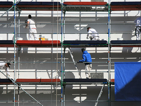 Arbeiter auf einem Baugerüst © mygimwali, Fotolia