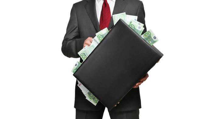 Mann mit Geldkoffer © Coloures-Pic, stock.adobe.com Mann mit Geldkoffer © Coloures-Pic, stock.adobe.com