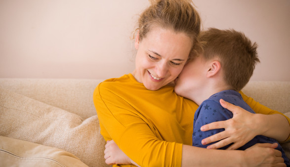 Mamma und Sohn © Adobe Stock Mama und Sohn © Adobe Stock