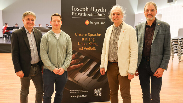 AK-Pr&auml;sident besuchte Joseph Haydn Privathochschule