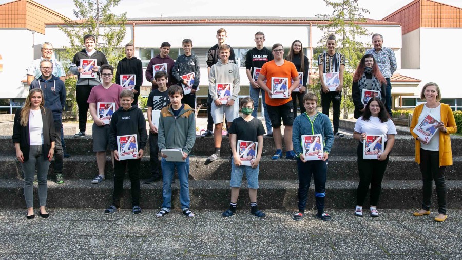 Übergabe der BO Mappen durch AK Vizepräsidentin Bianca Graf an die PTS Jennersdorf © AK Burgenland, AK Burgenland BO Mappen © AK Burgenland, AK Burgenland