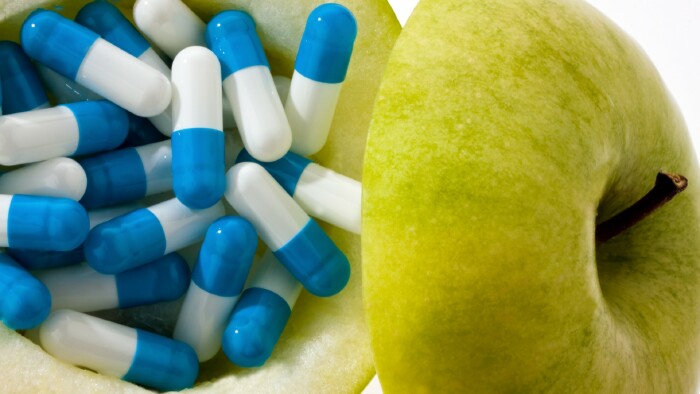 Apfel mit Tabletten