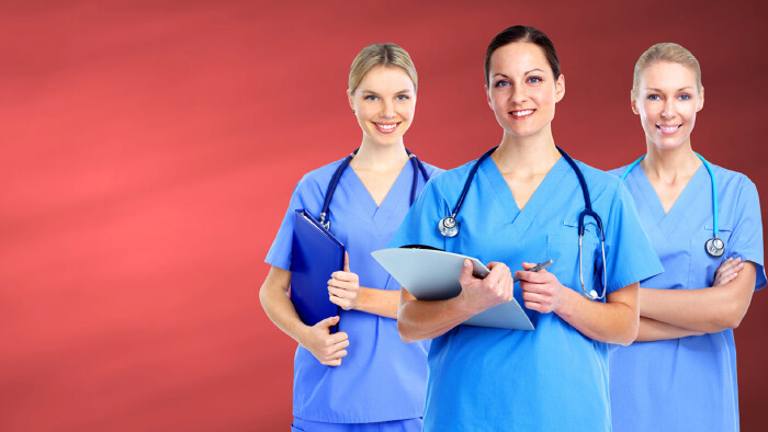 3 junge Frauen als Krankenschwestern